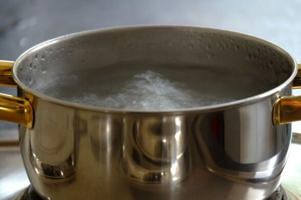التدليك بالماء الساخن لإطالة القضيب. 