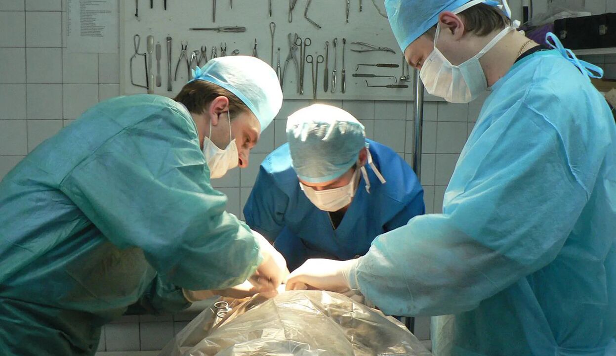 الجراحة هي وسيلة مكلفة لتكبير القضيب. 