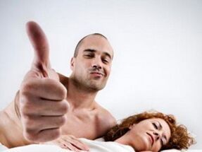 امرأة مع رجل قام بتكبير قضيبه باستخدام العلاجات المنزلية